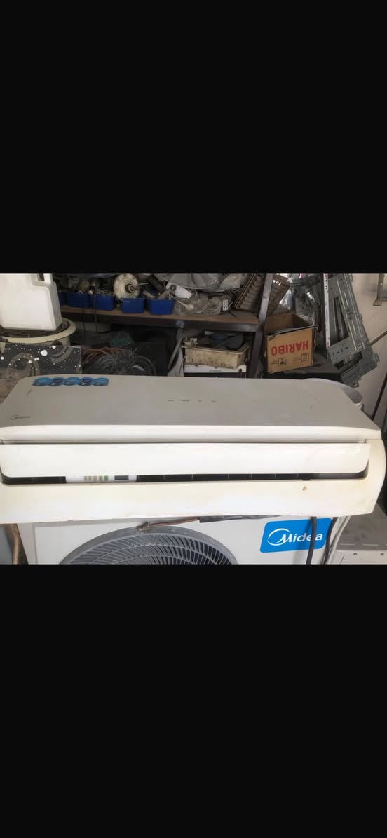 سلام وعليكم ميديا واحد طن غاز ٢٢ نضيف وحلو الجهاز ما ناقصه شي بوري ريموند  قاعده كله كامل المكان الكراده داخل  السعر250 وبي مجال  الرقم ***********
