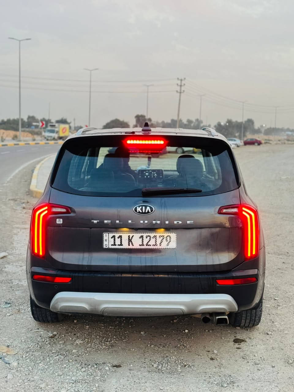 السلام عليكم للبيع كيا تلورايد 2020 لون فيلي رقم بغداد أمريكي مكينة 6 سلندر
حادث السيارة كما موضح بالصور وبيها سونار فحص  بدون ايرباك  (بيها صبغ قبق جنطه) ليبل واحد 
مواصفات السيارة فول بصمة فتحة كشنات جلد كهرباء تدفئة تبريد 7
راكب 3 قطع تبريد مري شفط ترحيب باليدات مال بوب كامرة خلفيا رادار امامي وخلفي توقف ذاتي تحديد مسار حساسات امامية خلفي مانع انزلاق سايد بريك بصمة مانع انحدار سيارة فول مواصفات
(ماشيه 63 الف فقط)
مكان السيارة بغداد البلديات 
السعر 226 وبيها مجال
رقم الهاتف***********
