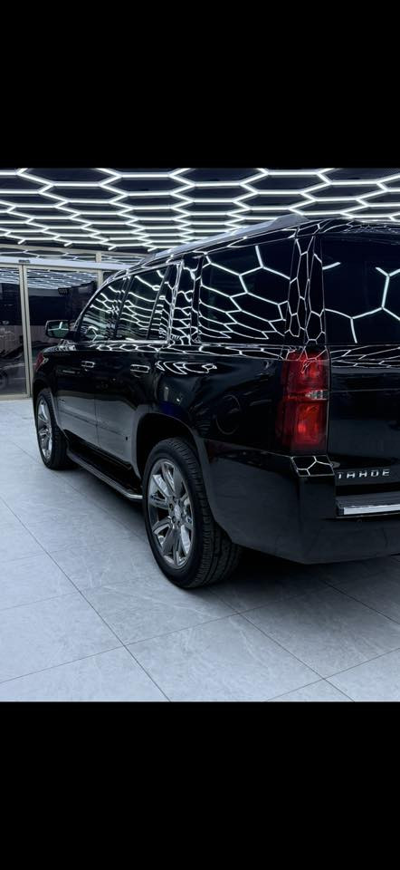 سلام عليكم 
تاهو 2015 LTZ فول مواصفات ومواصفاتها معروفه ماشيه 140  خليجية مكفوله كفاله عامه ماعدا طخه بسيطه بجاملغ الخلفي وباقي على نفس وضعه ما مصلحها سياره بسمي تحويل ثاني يوم السعر 355  
*********** مكان سياره بغداد الزعفرانيه
