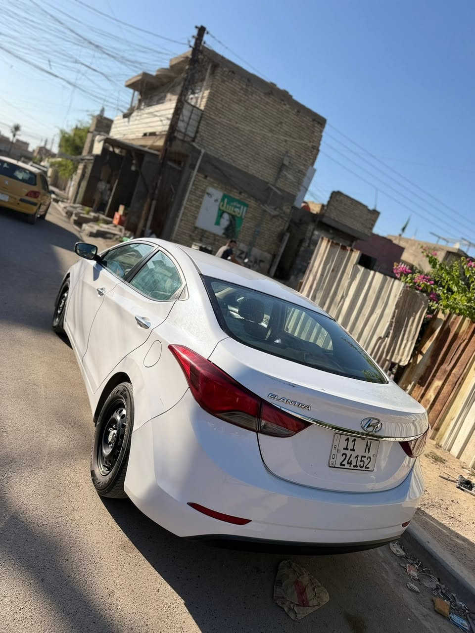 السلام عليكم
النترا 2015 خليجي محرك 2000 دوش فول مواصفات عدا البصمه رقم بغداد الجديد باسمي تحويل ثاني يوم السياره مابيهه نقص جاهزه بيها صبغ بلبنيد اثر طخه بسيطه وعندي صوره الطخه وصبغ بلباب خلف الصدر سياره حلوه #السعر106 مستعجل على بيعتها وماكو صفره بيهج سعر 
***********
***********
العنوان بغداد البياع
