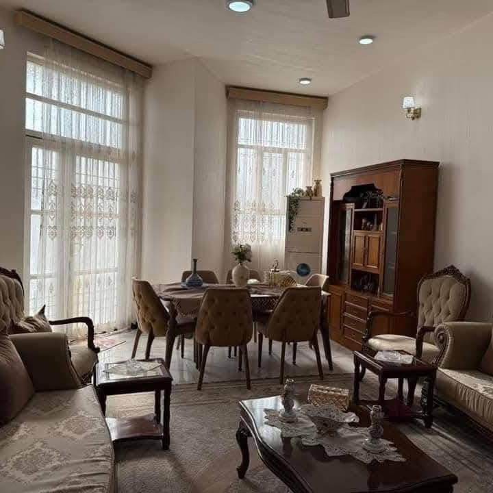 ✅ #دار_للبيع ___طابو صرف✅

🏗️📍المــــــــوقع//حي الضباط الأولى_قرب مدرسة الحلة

✏️المســـــاحة//202.5 

      🧱✅بناء حديث درجة أولى ✅🧱

🧱🧱طـــابق الأول // يحتوي ع (غرفة نوم 🛌 ➕مطبخ➕هول➕ صالة➕ مجمعات صحية عدد 2➕كراج سيارة 🚙 ➕حديقة

🧱🧱طابق الثاني//غرفتين نوم  ➕مجمع صحي ➕هول

 🏫📚نستقبل جميع عروض البيع و ترويجها بإعلانات ممولة 
      للمزيد من التفاصيل الاتصال او المراسلة خاص 

حسين السعيدي ***********_ ***********
حجي حسن السعيدي ***********          
علي السعيدي ***********_ ***********

 📍موقع المكتب  📌 الحله - حي الامام علي(ع)_قرب المول الجديد _مقابل مجمع الوافي
