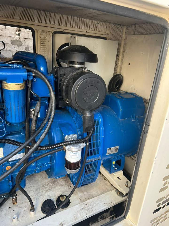 السلام عليكم مولد بيركنز انكليزي اصلي🇬🇧
80كيفي 4 سلندر.  كاتم 100% 🔊
. الاستفسار عل واتساب📞
 *********** 📞***********
توصيل كافه المحافظات  🚛
العنوان أربيل اصناعه الجنوبي
