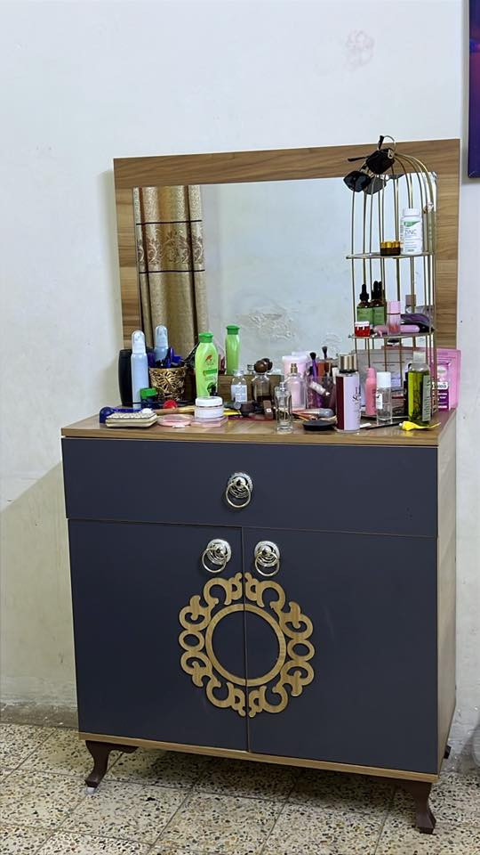 غرفه نوم نظفه سعر ٢٥٠وكونتر تفصال مو سوكي ٤٥٠وكنتور بابين عدد ٢سعر ٧٠ المكان حي الجوادين مقبيل شعله وسعار بيهن مجال اتصال ع رقم بس ل شراي ***********
