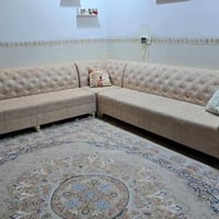 سڵاو، ئەم تاخم حەرف L  و کورسی و مێزە بۆ فرۆشتن، پاک و بێ کێشەیە ، نرخ...