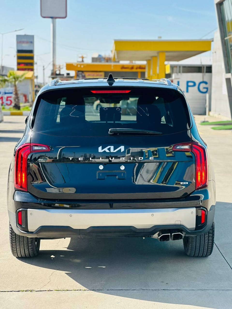🆕 2025   KIA TELLURIDE 
كيا توليرايد    الشكل الجديد 2025
السياره داخله جديد .
السياره جاهزه 100/100 بدون اي نواقص او مصرف 

 المواصفات : 
السياره فول مواصفات 
* بصمة  
* ⁠فتحه ( سيلايت ) 
* ⁠كشنات هيتر 
* ⁠كشنات كهربائي 2 امامي 
* ⁠كشنات جلد 
* ⁠و تشغيل عن بعد 
* بصمة ابواب 
* شاشة ايباد 
* تبريد مركزي 3 قطع 
*  لدات مصباح امامي وخلفي
* رادار امامي + رادار جانبي
*  شاشه تاب حجم كبير 
*  شاشه اعطال
3 مقعد ( 7 راكب ) 
*  حساس قياس ضغط هواء الاطارات♻️
*  ويل كب   كروم اسود بلادي 
* نظام قيادة (ذكي👌 نورمال🍃 سبورت🚀 )
*محرك ستة سلندر حجم 3800L
  
ملاحضات : رادار  وتبريد وغاز شرط الفحص بلادي شركة ⚕️ حجر الصالنصه بلادي شرط الفحص 
الضرر:  بدون صبغ✅ - ايرباكات سليم ✅
شبر جملغ امامي تعديل بارد✔️
صور حادث موجود مع الصور 
السعر : 270 ورقة 
العنوان : اربيل ( معرض اربيل كارس لتجارة السيارات) 
 للأستفسار الرجاء اتصال او مراسلة . واتساب ***********

