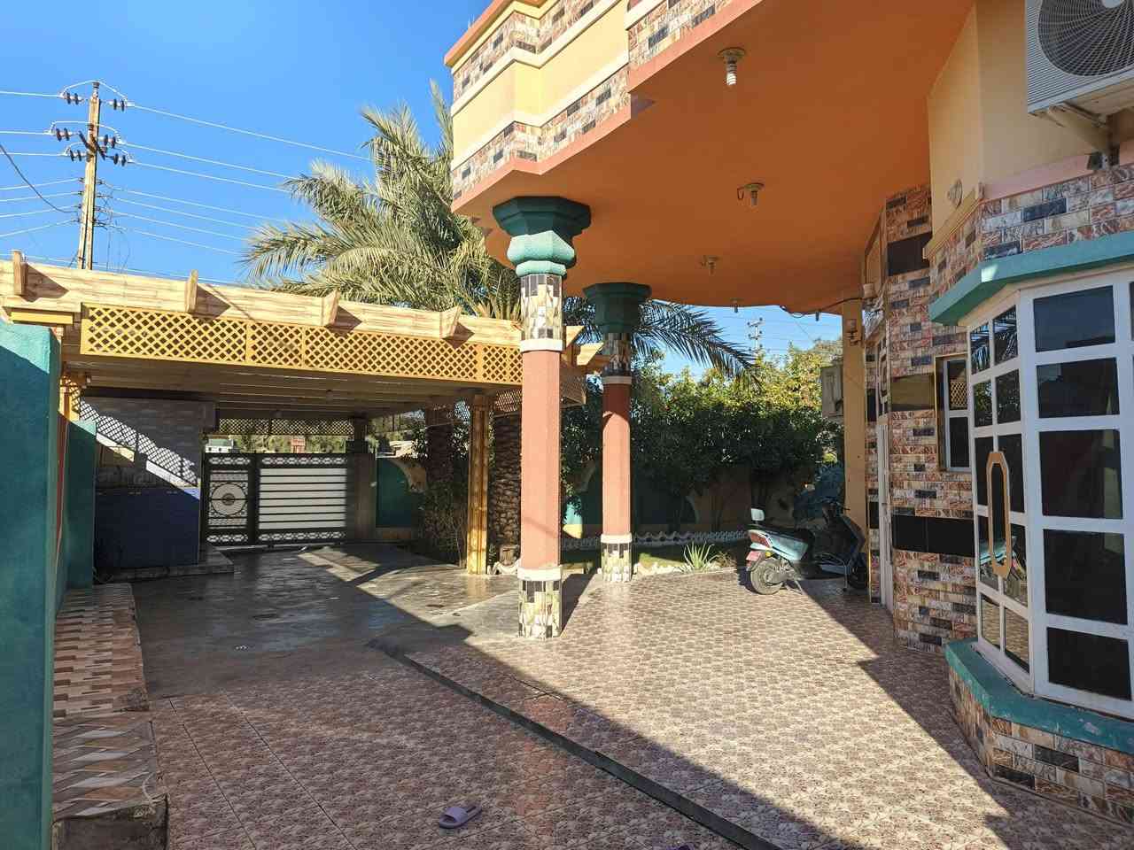 مرحبه ‏‪
بيت للبيع عامريه الصمود بحي الفرات قريب عل جملونات 

لمساحه  375 ركن عل شارعين قاط واحد
كامل من كلشي سقيفه وطرمه وحديقه 
لبيع يكون حسب لاتفاق وي لاثاث او بدون كامل من سبالت وتخم ديوان  
الاستفسار اكثر الاتصال عل رقم ‏‪***********‬‏
