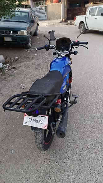 السلام عليكم دراجة سونك موديل 2025 للبيع دراجة نظيفة ما صار هواي من أخذته محرك مكفول كهربائيات كاملة سعر 850 مكاني بغداد الزعفرانية رقم ***********
