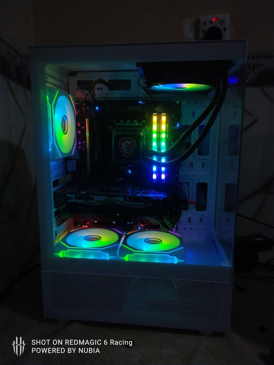 مكاني بغداد الدورة رقمي ***********
سعر 390 بي مجال 
كيس ماس زجاج ابيض جديد
Cooler msi liquid 120mm
I7 4820 k
Msi x79a atx wifi +oc+8ram slot +3pci
Ram 34g
Ssd 128 
Psu corsair
Gpu rx 580 8g axle
