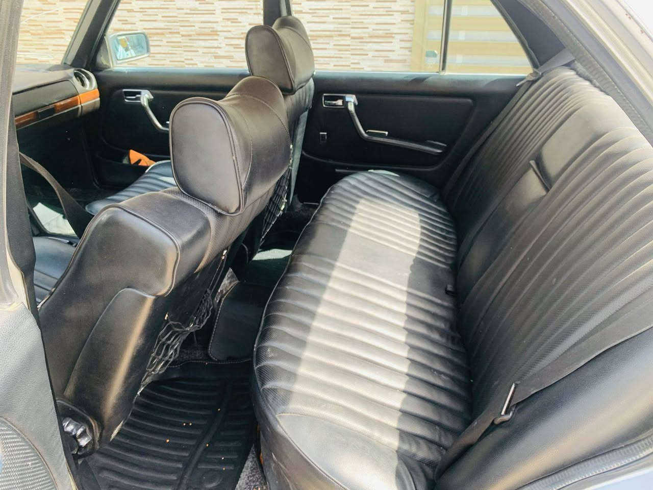 🚗 سيارة للبيع 🔥

📌 النوع: [مارسدس ابو جحيل  ]  
📆 الموديل: [1981 ]  
🎨 اللون: [سلفر  ]  
⚙️ المحرك: [محور 2500 vvt]  
🛣 الممشى: [عدد الكيلوات]  
📄 بسمي رقمها ميسان مشروع وطني 

✔️ محرك كير بطه    
✔️ تبريد شغال   
✔️ داخلية نظيفة  
✔️ استعمال شخصي  
✔️ جاهزة للفحص تجي وتشوف ب عينك 
تخم تاير كهربائيات شغاله حداديه 70٪؜ 
السياره على ايدي صارله اكثر من سنتين سيارة فقط مصبوغ للجماليه وبيها طخه بسيطه جوة لايت امامي صفحه السايق 
غرفه نظيفه موضحه بلصور 

💰 السعر: [70 وبيها مجال ]  
📞 للتواصل: ***********
