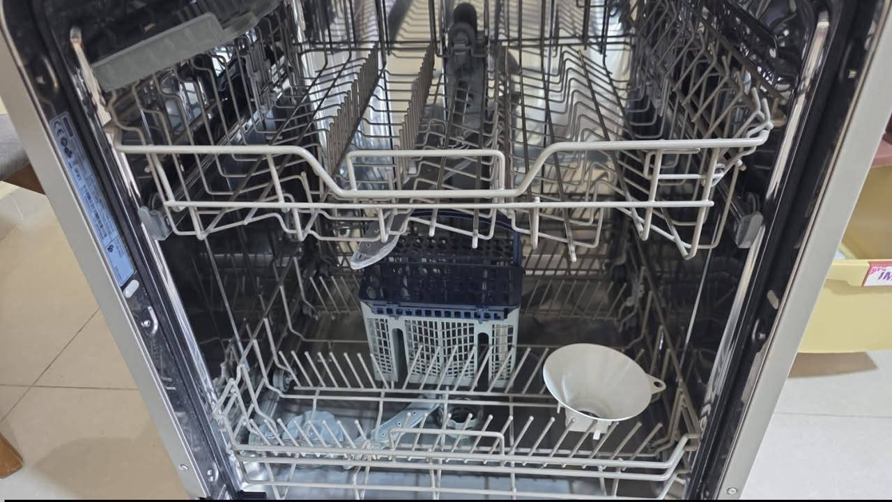 اثاث واغراض بيت جديد استخدام قليل 

 (( بحالة ممتازة ))

طقم قنفات ماركة البينو 600 $ 

ميز تلفزيون 150 $ 

ميز طعام وكراسي 200$ 

جكمجة + خزانة ملابس 150$
 
ساحبة سينفر 75000 عراقي 

خزانة احذية 50.000 لون اسود 

جلاية سامسونج 300.000 عراقي 

جهاز الرياضة جديد غير مستخدم شاومي 300$ 

لوحات حائط القطعة ب ١٠ الاف 

براد ماء ارجيلك 150 $ 

تريات عدد 2 بسعر 100.000 عراقي 

لمبدير نوعية ممتازة سعر 35000 

لمبدير نوعية وسط سعر 25000 

لمبدير غرف نوم سعر القطعة 20.000

شمعدان عدد ٣ سعر القطعة ب ١٠.الاف

مكنسة تنظيف كنبات وسجاد وموكيت جديد 150$

كاربيت موديل فيرزاتشي  لون اسود عدد ٣  القطعة ب 45 الف 

كاربيت موديل فيرزاتشي لون فضي عدد ١ سعر 40 الف

______________

الموقع : اربيل

رقم التواصل واتساب : ***********
