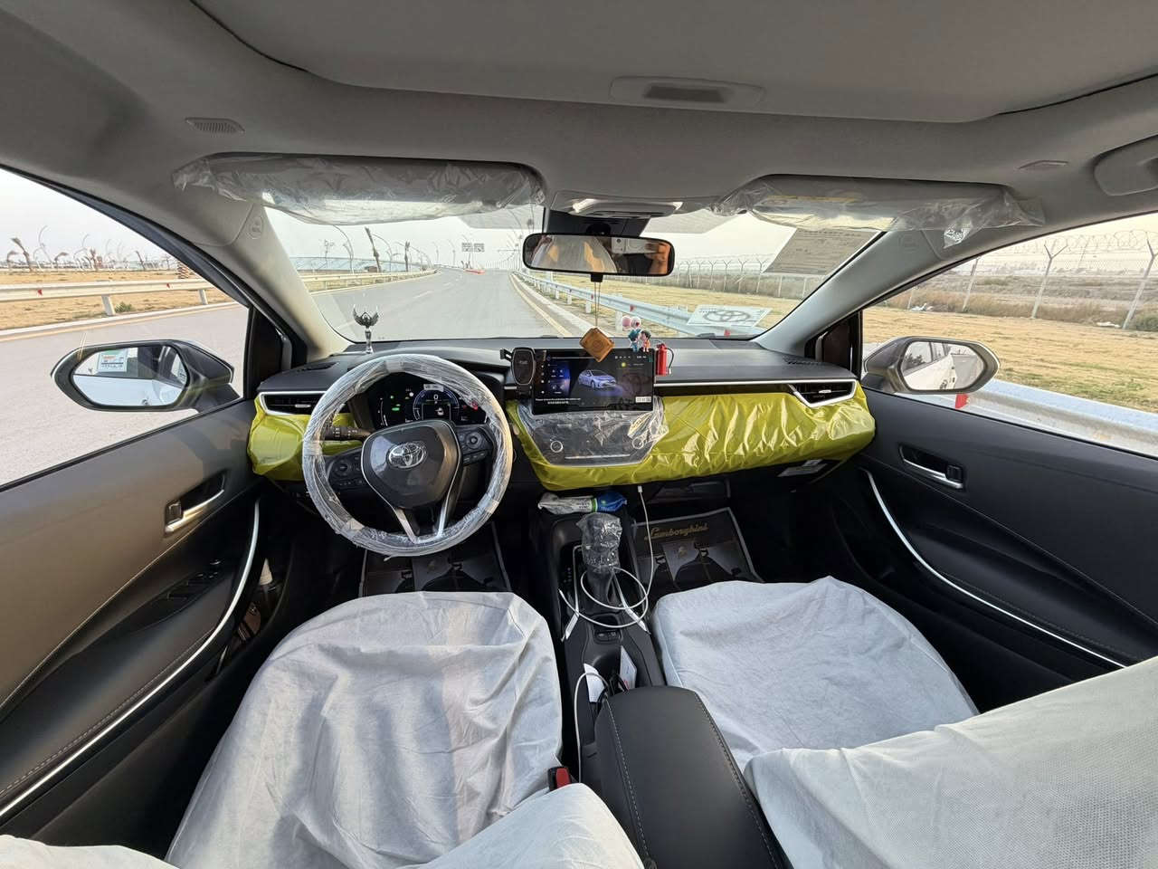 السلام عليكم 
 كورلا موديل 2025
زيرو بعدهي دهن الشركه ممبدل 
مكفوله بل كامل 
فول 1/1 محرك 1800 هايبرد 
كرسي عادي مو كهرباء 
فتحه سقف 
بصمه سياره 
جلد اسود  
رادار امامي 
تحديد مسار 
سياقه ذاتيه 
لد امامي + خلفي  
شاشه عرض بحجم 12.6
اوتو هولد 
هند بريك دكمه 
ويل حجم 16 
تبريد قطعتين 
شاشه كار بلي 
منفذ شحن USB امامي خلفي 
مصابيح LED
دخول ذكي 
تحكم ستيرن 
٤ وضعيات قياده 
اشاير بل مري 
سبايدر خلفي شركه مو عمل 
كروز سرعه 
السعر 170 ورقه  وبيهة مجال لشراي 
العنوان / بغداد حي العامل
رقم التواصل ***********
