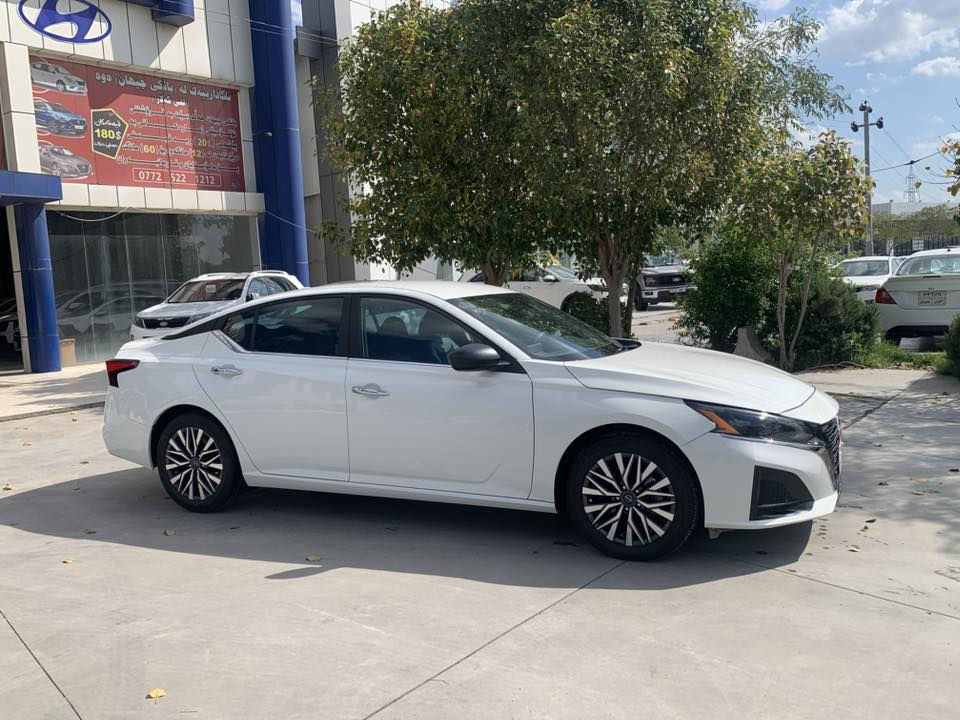 Nissan Altima 
2025 SV
12 هەزار روشتوە 
دوو مانگ  کاتی ماوە بو رەقەم سونەر و رەقەم شاسیم داناوە 
ناونیشان کلار 

نیسان التیما 2025 SV
ماشی ١٢ الف 
میل 
سونر روم شاسی موجوە
عنوان کلار 
مدە رقم شهرین
***********
