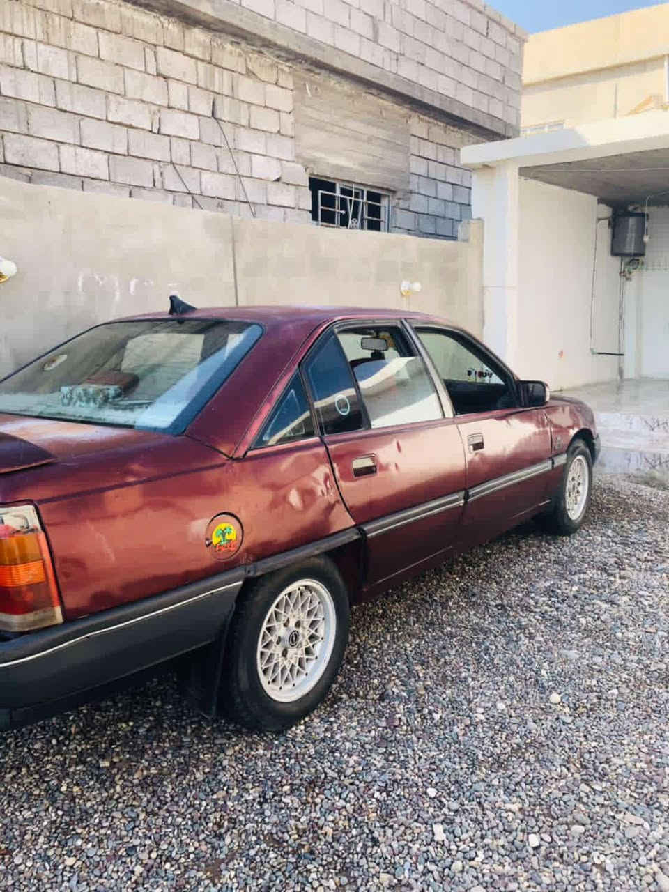 اوبل اوميكه موديل 1990  سنويه لل 30 شرط كير محرك اكسن كهربائيات كلها شغاله سياره حلوه مال جناي السعر 25ورقه خابر وتدلل ***********
