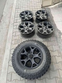 للبيع تخم ويل ٥ قطع امريكي اصلي للجيب الرانكلر مستعمل نظيف جدا 0782550...