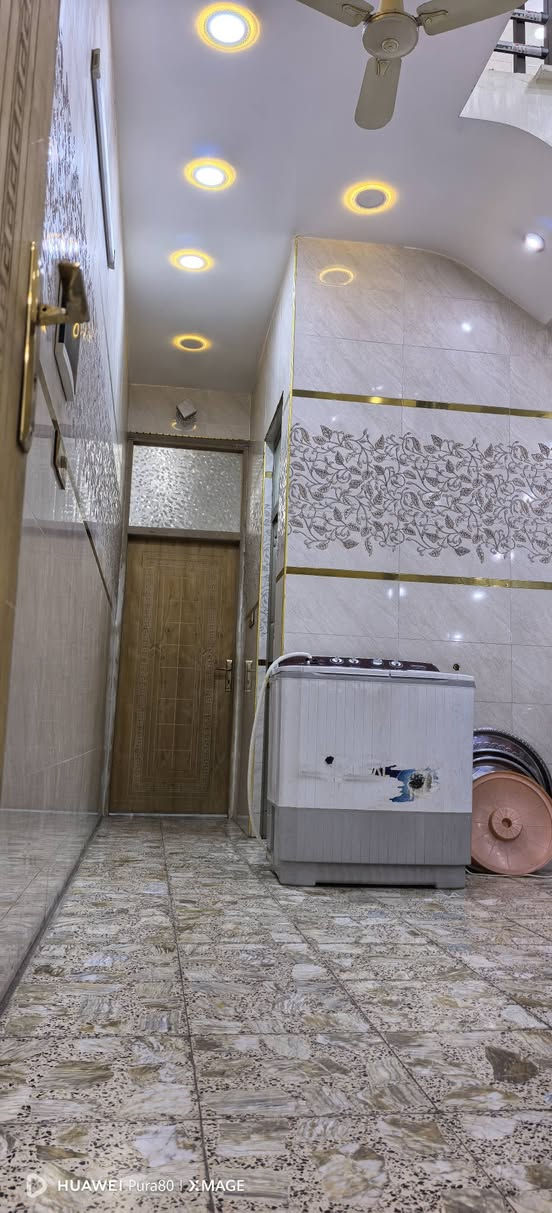 السلام عليكم نصف قطعه ثلاث طوابق للبيع
بناء حديث تحتوي على خمسة غرف وصاله
البيت جديد العنوان
مدينة الصدر قطاع ١٠
للاستفسار الاتصال على الرقم ***********
