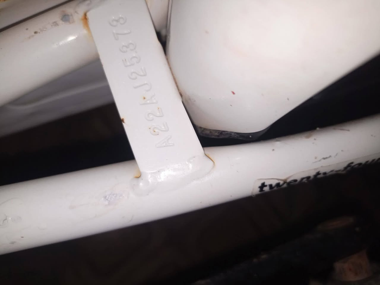 بايسكل للبيع نضافه متوسط البايسكل موديل 2022
الدسك 90 صفارا 
الاضرار الصينياه امضربا والويل الكدام مكسور سيم او اشويه الويل الكدام معوج اضرار بسيطه
سعر البايسكل 80 او بي مجاي للشراي 
المكان الدوره زراعي ابو الطياره 
التواصل *********** واتساب
