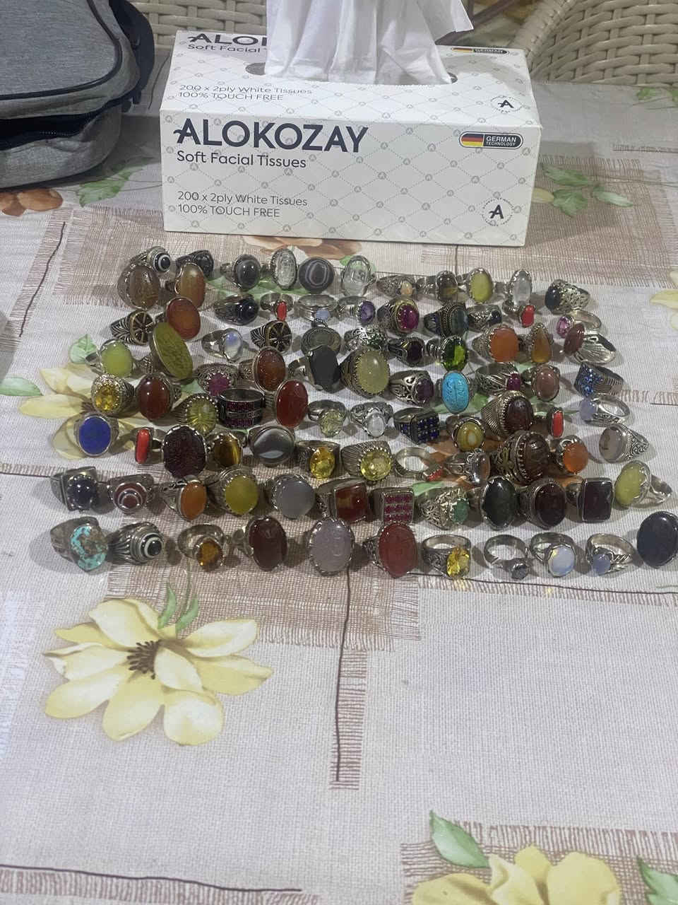 هذه وجبة خواتم جديدة غير مستعملة مثل ما موضح بالصورة انواع متعددة من الياقوت والزمرد واليماني بانواعه القديم والحديد والمرجان والزمرد والزبرجد والاوبال المكفول بشهادة ودر النجف الاصلي ابيع بسعر يكون منصف بما يرضي الله والتوفيق للجميع


**إذا كنت صاحب هذا الإعلان وتريد حذفه لأي سبب، رجاءا أرسل رسالة إلى الدعم الفني**