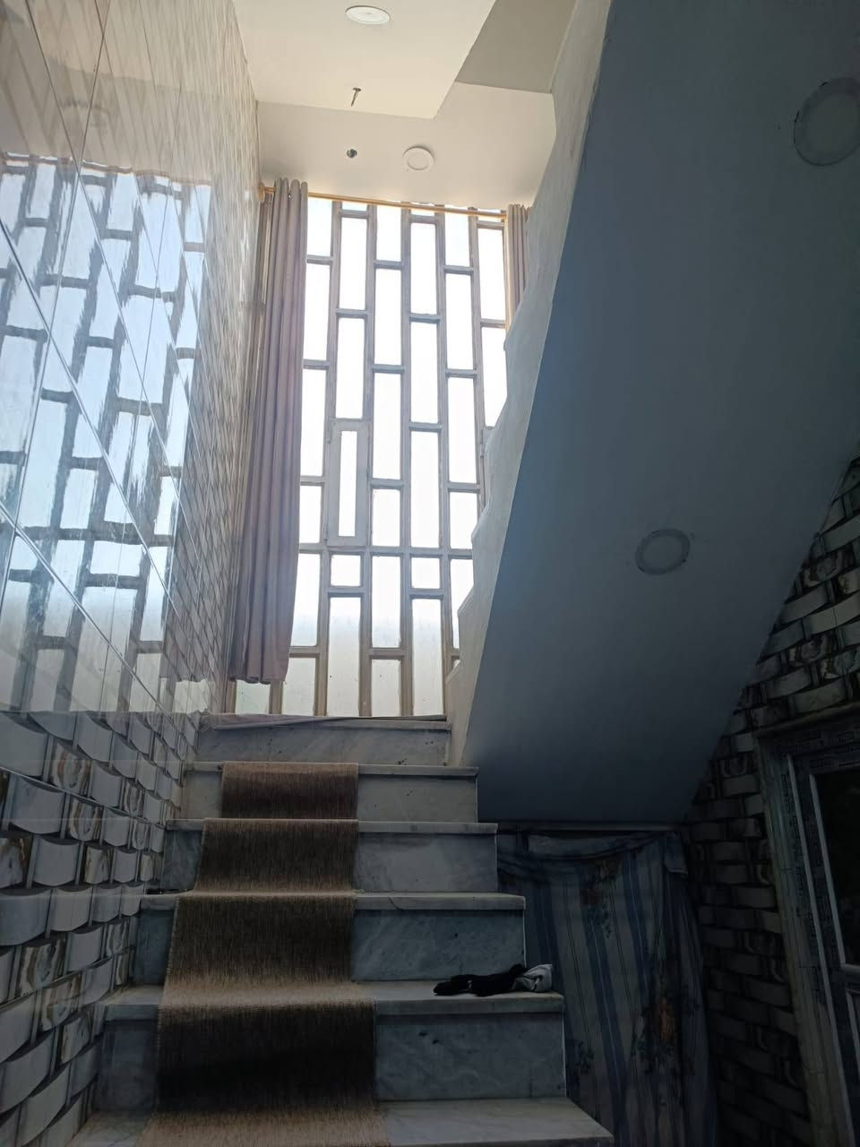 🏡 دار للبيع 🏡
# بناء حديث سنة 2024 درجة أولى 

🔹العنوان :حي القدس _ قرب النفق 

🔹المساحة : 150 متر _ طابقين _ بصف الركن 

🔹الملحقات : ⬇️
 ▪️ ستة غرف نوم ▪️ صاله ▪️ مطبخ ▪️ استقبال ▪️ صحيات داخلية وخارجية 

🔸مطلوب إسكان 65 مليون، 
تسدد على 220 ألف بالشهر 

🔸السعر الكلي : 245 مليون (وبي مجال) 

▪️للاستفسار الإتصال أو مراسلة الصفحة 
*********** _*********** واتساب
