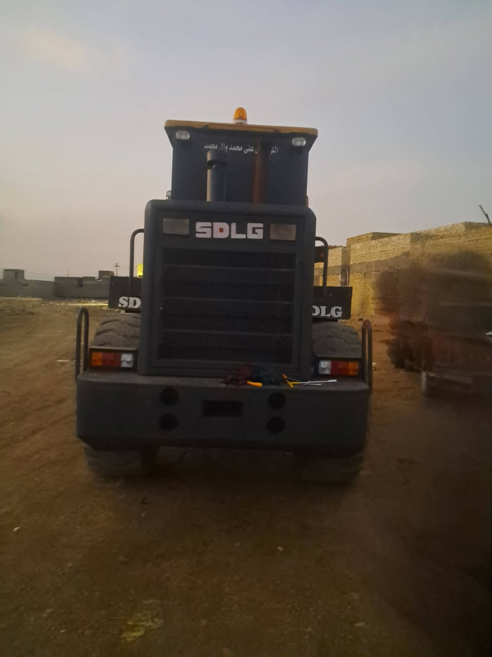 للبيع شفل صيني حجم ٤٦
موديل ٢٠١٤
منفيس اصولي كامل بس ما اندل راعيه البسمه المنفيس 
جاهز للعمل محرك مكفول كهربائيات شغاله 
العنوان واسط قضاء الحي للإستفسار ***********او***********
