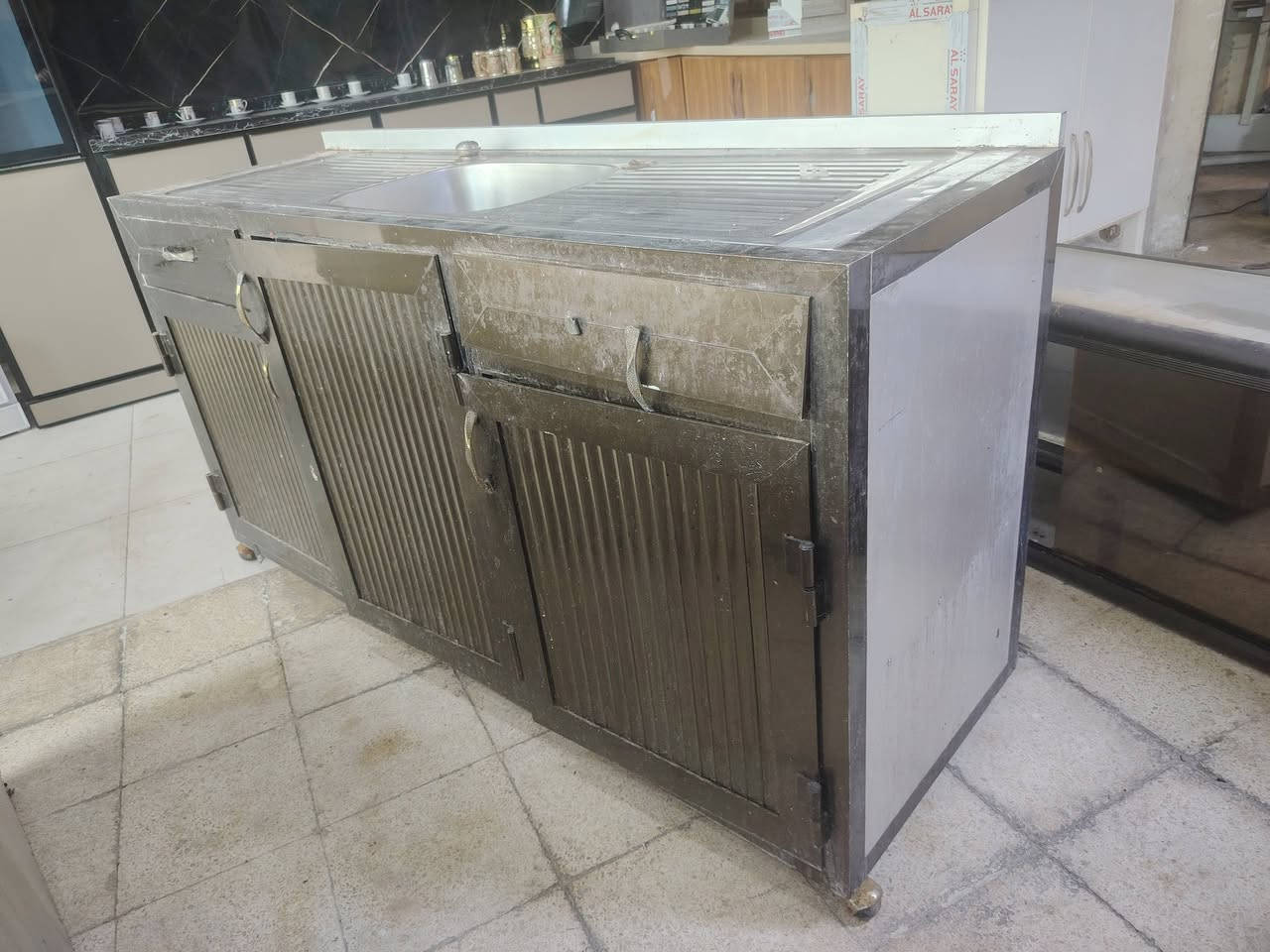 كاونتر ٣ قطع مستعمل لبيع معمل رافع للألمنيوم والبلاستك موصل حي الوحدة قرب بنزيخانة الشرقيه ***********
