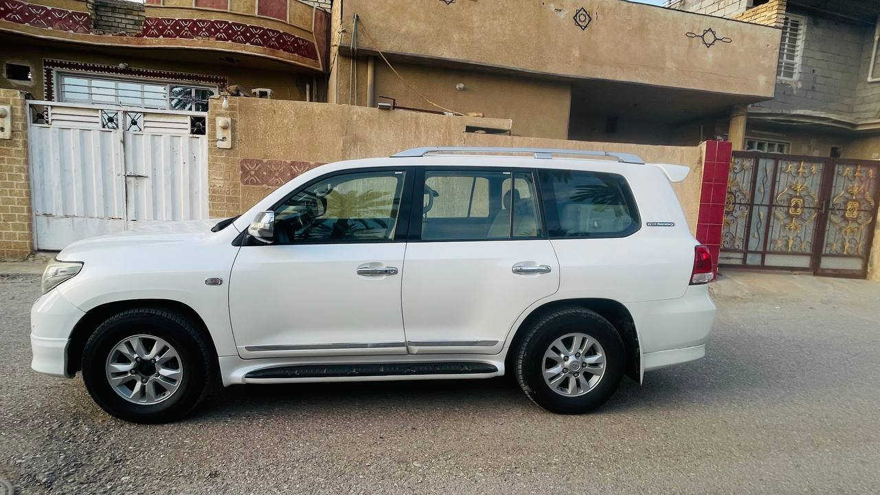 السلام عليكم لاندكروز موديل 2011 رقم بغداد انكليزي بسمي فول مواصفات بصمه كشنات بقلاوه جلد وكهرباء تايرات جدد تبريد شغال تلاث قطع و ثلاجه مكفوله كفاله عامه من الصبغ والتبديل عدا بارد بلجاملغ الامامي الايمن السعر 305 مكاني بغداد للاستفسار ***********
