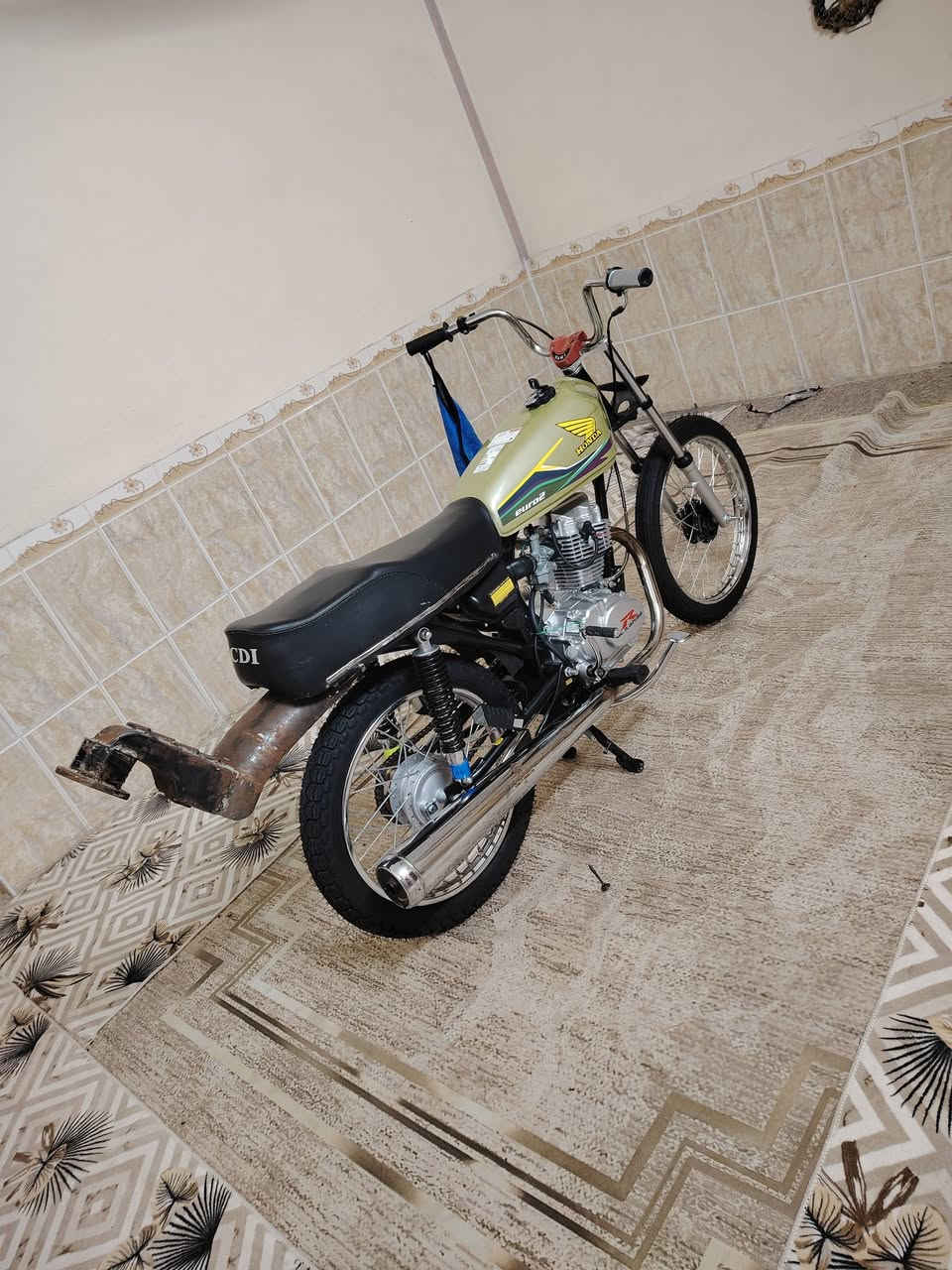 سلام عليكم شباب دراجة اربعه كير للبيع رابيدو تعمير26 جديد زيرو ما مشتغله البارحة كملت تعمير ماصاعده الشارع دراجة مابيها نقص برغي غراض كله اصلي من أطول لطول السعر 650بيها مجال قليل مكان دوانيه رقمي ***********
