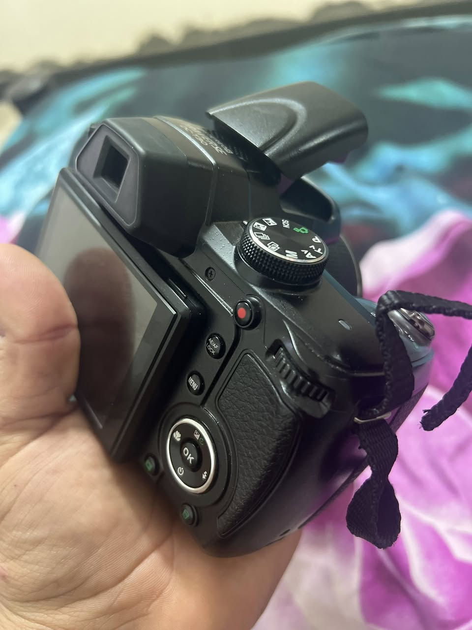 كأمره تصوير اي نقص مابيها. لل مبتدئين ب تصوير دقه حلوه  موصفاتها معروفه لحد يسئلني اني مكلف بنشر سعرها ٢٢٥ وبي مجال مكانها طارميه (***********)
