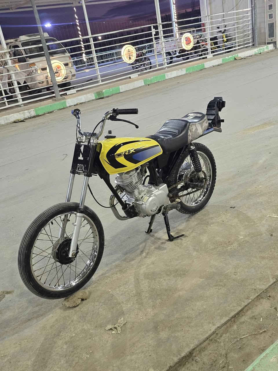 سلام عليكم دراجه البيع اورق اصولي شاصي 19 تعمير 24 محرك 25السعر 700او بيه مجال الشراي مكاني شطره رقمي ***********
