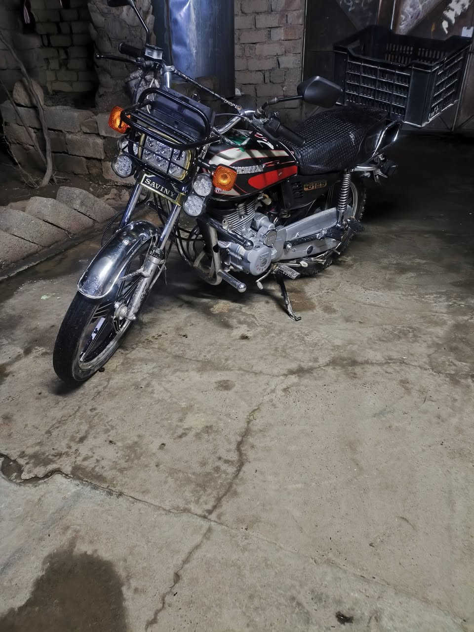 السلام عليكم موطور للبيع موديل 2020 كهربائيات شغاله سلف شغال محرك معمر جديد سعر 400 وبيه مجال للاستفسار الاتصال علرقم 
***********3
