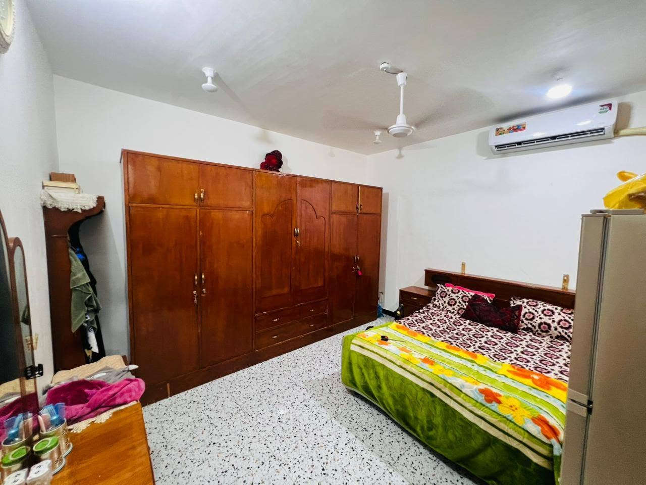 🏡 دار للبيع – فرصة مميزة
📍 الموقع: منطقة الخاچية (عميشة)

✨ المواصفات:
• المساحة: 100 م²
• طابقان جاهزان للسكن
• 3 غرف نوم
• حمام في الطابق الأرضي وحمام في الطابق العلوي
• عرض الشارع: 12 متر
• موقع مميز مقابل ساحة
• جميع الخدمات متوفرة (ماء، كهرباء، مجاري)
• الشارع مُسبّس
• معاملة الدار مصفّرة وصاعدة إلى بغداد

🏠 دار نظيفة وجاهزة للسكن مباشرة، بموقع هادئ ومميز وقريب من جميع الخدمات، وتناسب السكن العائلي.

📞 للاستفسار والمعاينة:
***********
