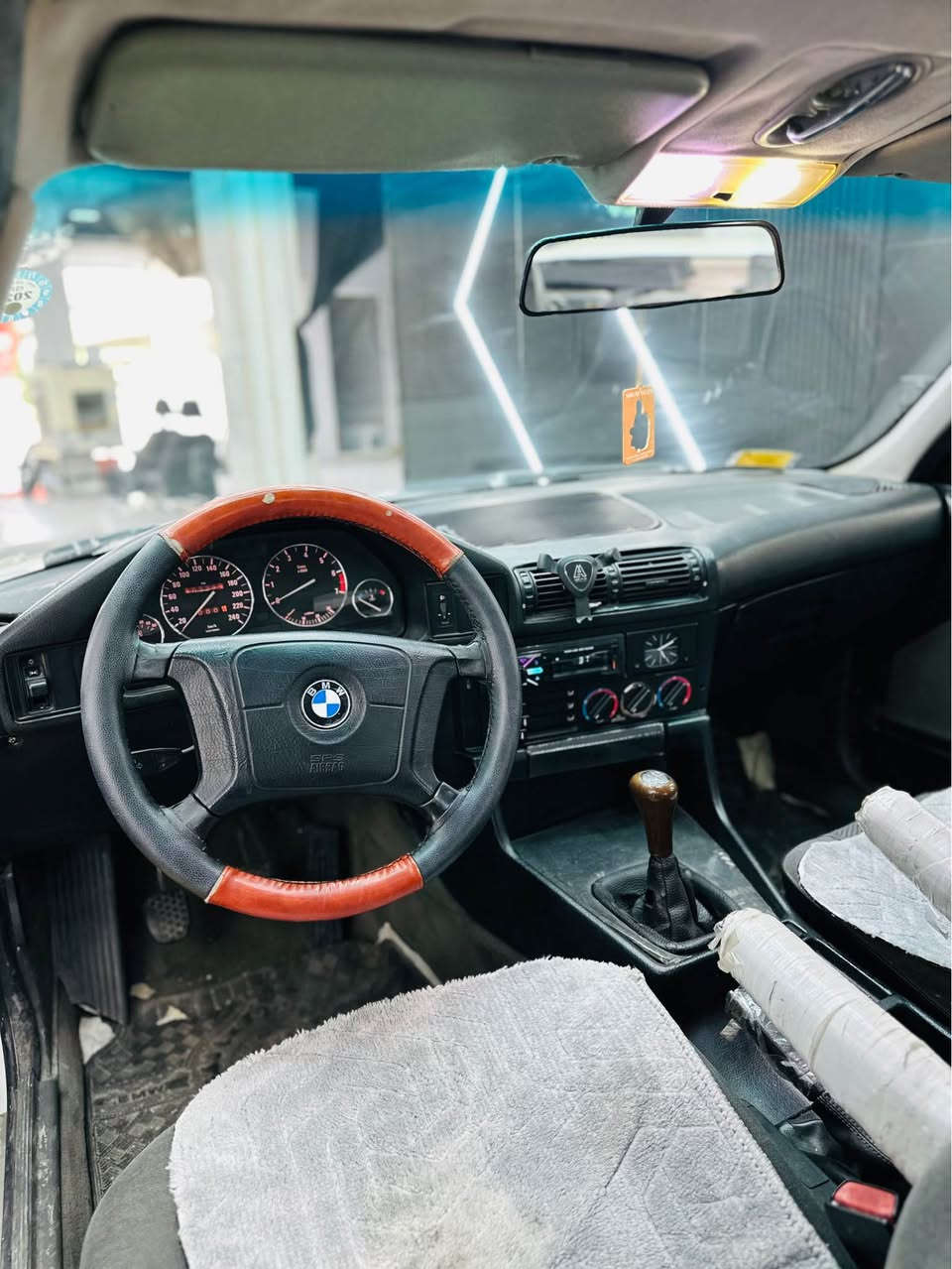 Bmw1990
بێدەعەم  و لێدراو
تەبریت ساردوو گەرم 
سڵاید
لایت ئالقە
دەبل چکەمەجە
رەقەموو سەنەوی تازەیە تانیزیک٢٠٣٠
سێ پاچە بۆیاغی  ئەورووپی هەیە
تازە  کامل سەیارەکە تووند کراوەتەوە
سەیاریکی تابلی پاکوو جوان بی کیشەیە   
شوێن رانیە*********** رانية, السليمانية
