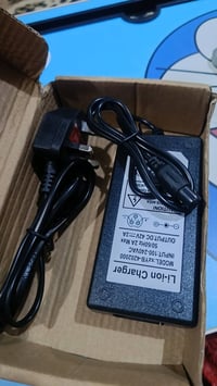 شاحن لابتوب • متوفر • سعر مناسب