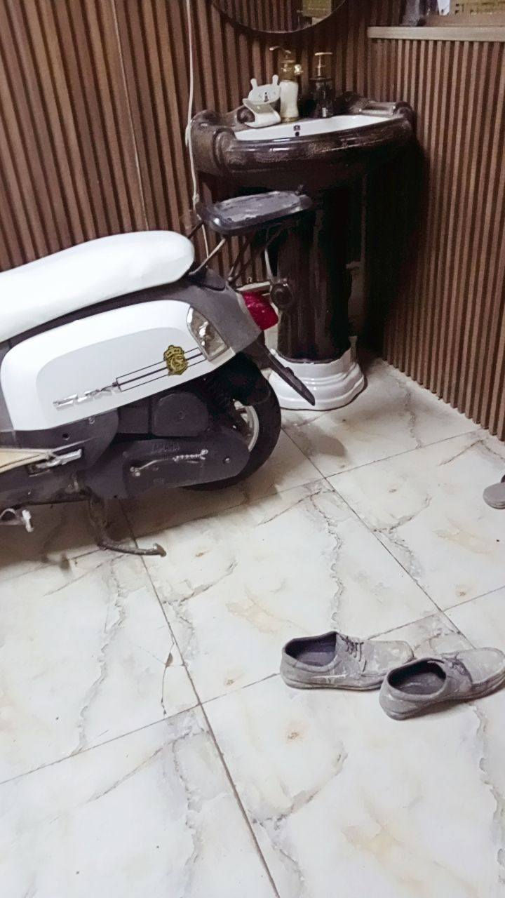 سلام عليكم ورحمة الله وبركاته دراجه بوليس  دراجه رنبه 2014 دراجه نضيفه بمعنه الكلمه فول مواصفات بيهه ملضومه زنون وتخم تأيرات جدد والدراجه مامفتوحه الاستفسار علئ واتساب رقم  *********** السعر 900 وبيهه مجال العلوان حي البساتين مدرسه الاساور مراسله واتساب فقط
