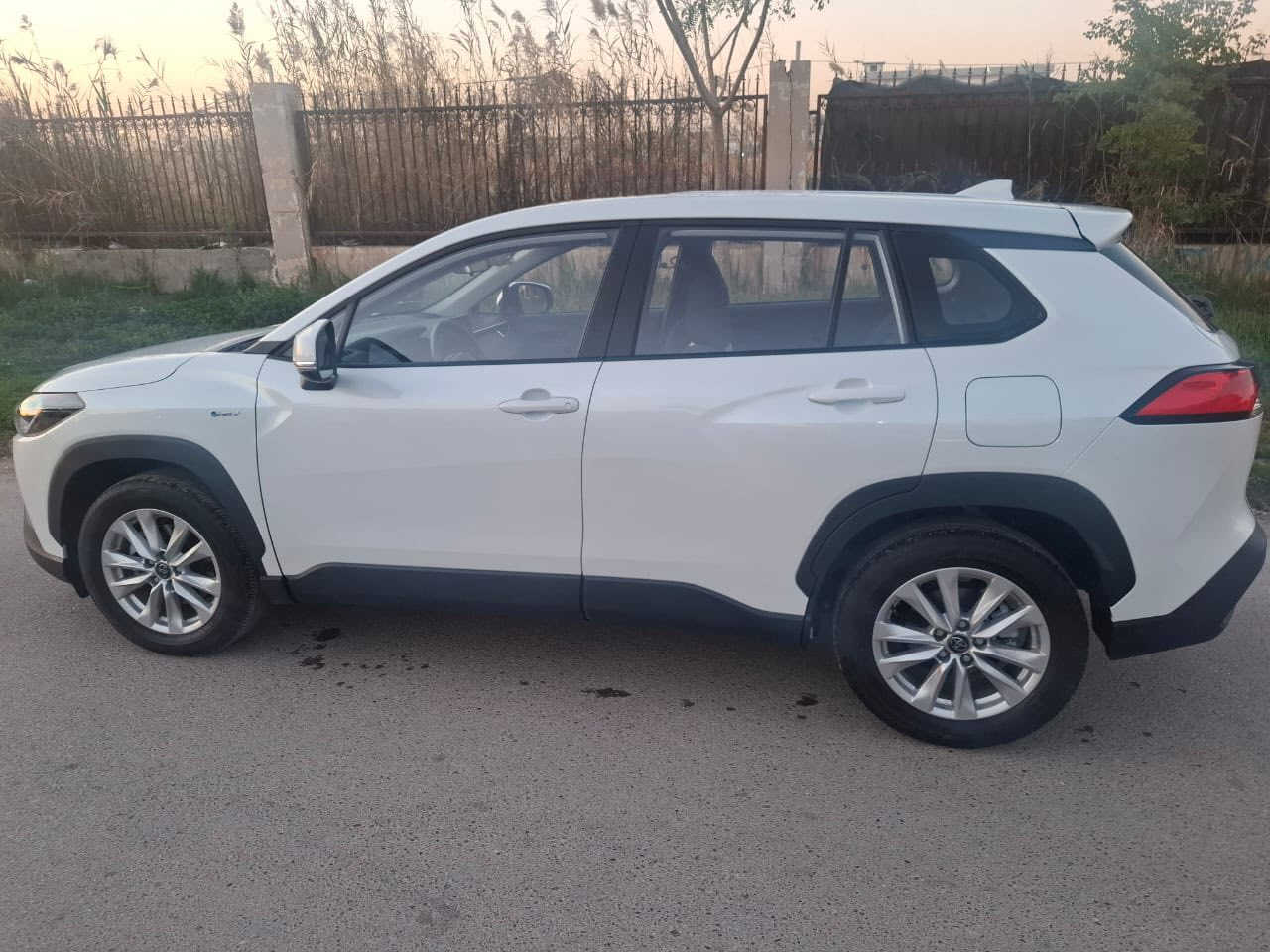 كورلا كروس هايبرد HEV موديل 2025
مكفوله كفاله عامه من كلشي وعلى وضع الشركه 
ماشيه 23,000 الف
رقم بغداد باسمي
 
مواصفات :
فتحه سقف 
تبريد قطعتين 
كراسي مخمل 
كامرا خلفيه
وبقيه المواصفات الاخرى بالكورلا كروس 

‼️السعر 26 مليون  ‼️

📍مكان السياره بغداد 

📞رقم صاحب  السياره ***********
