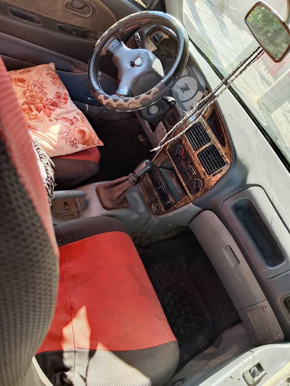 برتون ٢٠٠٢ غير حره اوراقها كامله مكفوله عشائر كير شرط المحرك بيه خيط بخار الكشر شوف العين السعر المطلوب ٢١ ورقه  مكان السيارة العلم للأستفسار ***********
