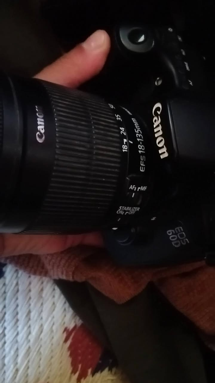 السلام عليكم كانون 60 D
عدسه mm135-18 جديده كلش 
مااعرف شنو عطلها احط بيها البطاريه تطلع مابيها شحن 
قيم واخذ بما يرضي الله مكاني البياع


**إذا كنت صاحب هذا الإعلان وتريد حذفه لأي سبب، رجاءا أرسل رسالة إلى الدعم الفني**