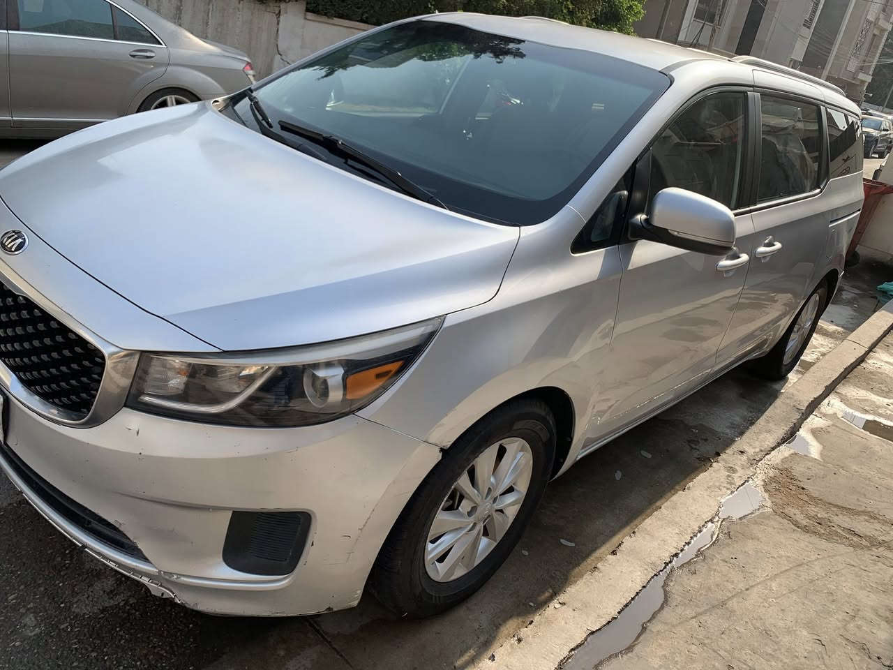 سلام عليكم
كيا سيدونا موديل 2016 بدون ايرباك بدون صبغ تبديل قطعتين نفس اللون ماشية 160000 كيلو محرك ستة سلندر 3500

بيبان شفط وبردات اصليه ويل كب شاشة وكامرة وحساس خلفي 

مري شفط واشاير بلمري سبعة راكب بيه طخات كما موضح بلصور  رقمه كربلاء بأسمي تحويل ثاني يوم

السيارة متواجده بغداد الكرادة 

السعر 17500$ بيه مجال جدا بسيط 

***********

***********
