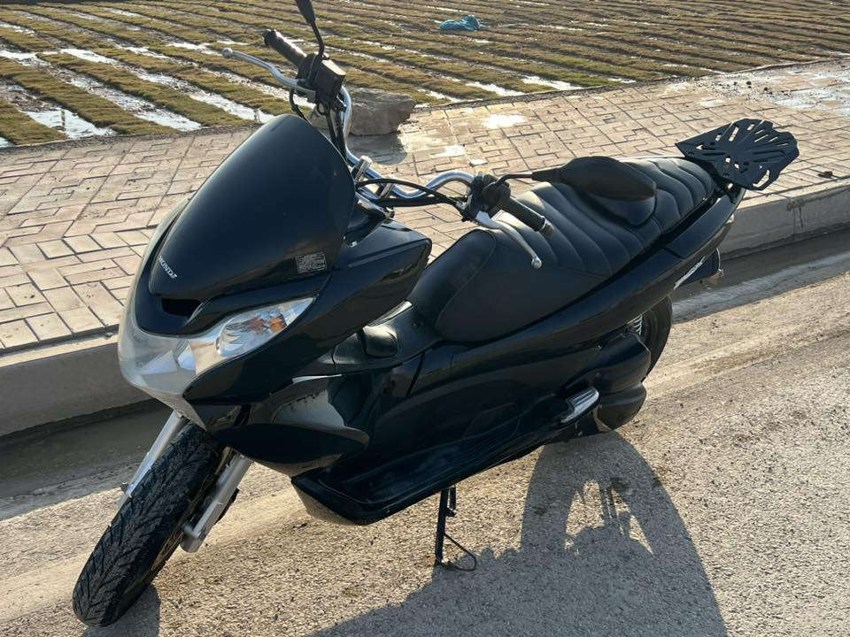 دراجة pcx جيل الاول 125 للبيع .. ملاحظه الجاملغ الامامي وكفر صالنصه موجود بس ما شادهن .. مكان الدراجة الكوت - الكوت الجديدة السعر مليون بيها مجال بسيط .. دراجه جاهزه من كلشي 
للاستفسار ***********
