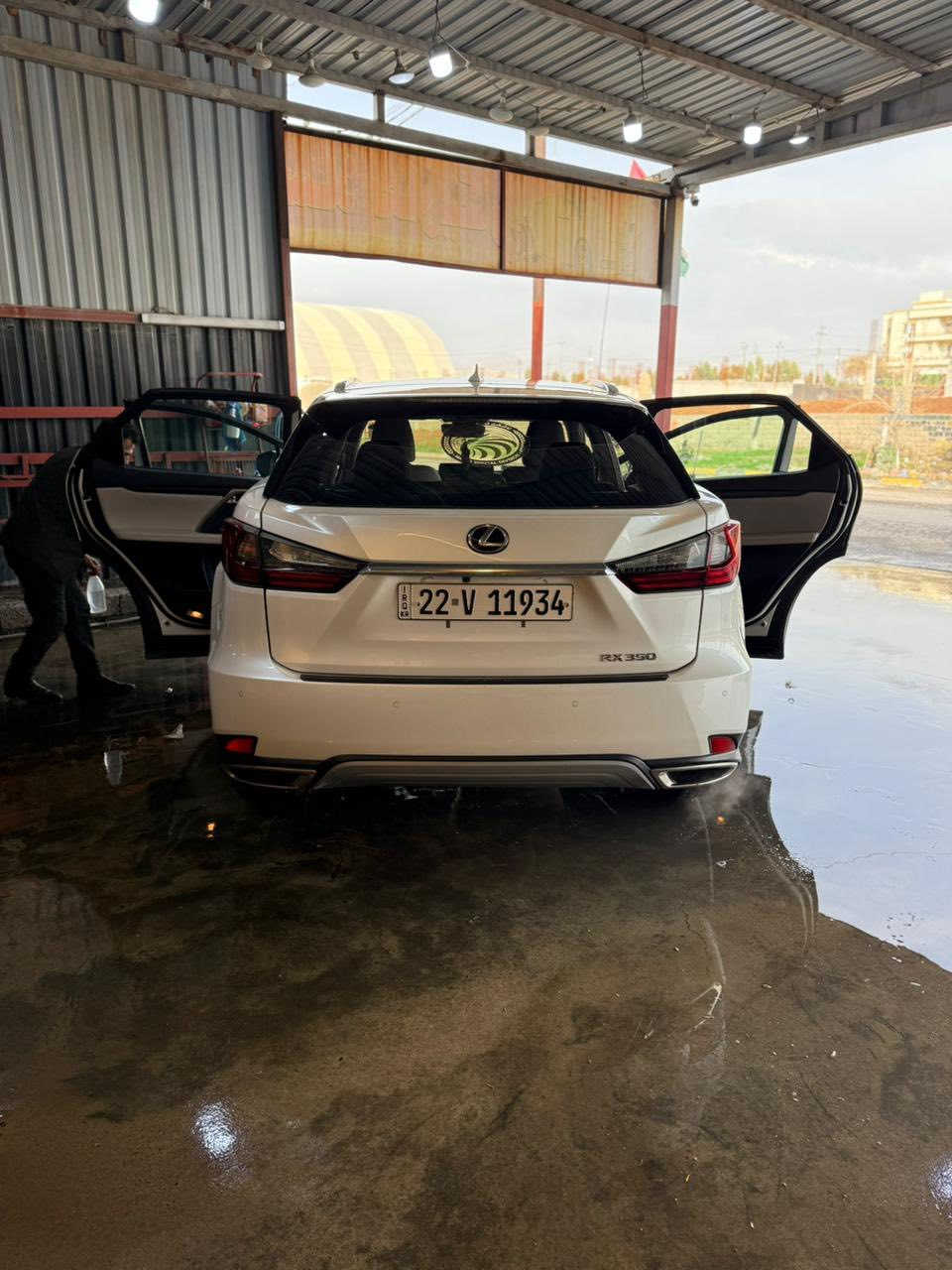 𝐋𝐞𝐱𝐮𝐬 - 𝐑𝐗 - 𝟑𝟓𝟎 ( 𝟐𝟎𝟐𝟐 ) 
- نوع سيارة : ليكزز
- موديل سيارة : 2022 
- المواصفات السيارة : RX / 350 
- المواصفات الفول فوول 1/1 
- رقم اربيل رقم سنوي جديد
- تحويل وكالة بشرط سيارة بسمي 

- ضرر السيارة : بولند صبخ 
- ايرباك السيارة / ستيرن و دكمه سيستم 
- گير محرك بشرط ما مفتوح و بدوو نواقص
- السيارة 40 الف ماشية فقط 
- محرك السيارة مرغوب : 6 سلندر 

- المواصفات السيارة : الفول فوول 1/1 
- بصمة ، بصمة ابواب ( فتحه سقف سلايت ) 
-  دواخل سيارة جلد و مرغوب ( ٢ لون ) 
- كشنات جلد ، كشنات هيتر ، كشنات كهربائي
- ثلاث عدســة السيارة يعني فول فوول 1/1 

- مكان السيارة : دهوك
- الهاتف : 0750.218.96.02
