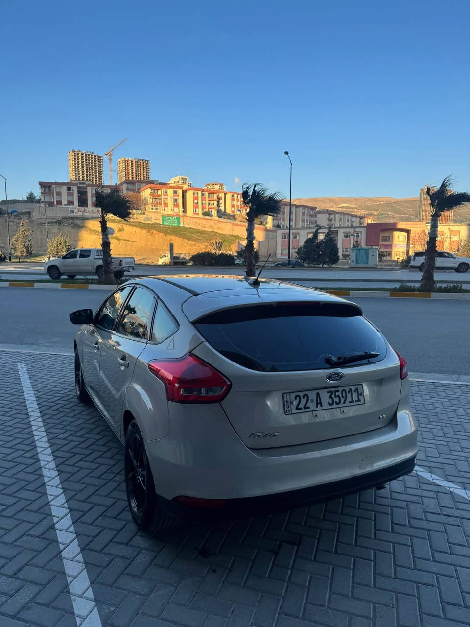 فورد فوكس 2018
130km رۆشتوە 
٣ پارچە و نیوو بۆیاخ 
گیڕ و مەکینە بە شەرت 
تکایە مشتەری نیت سەرمان مەیشینە لەگەڵ ریزم 
٨٣ ومجال
***********
---
فورد فوكس 2018 
سياره ماشيه ١٣٠ الف كيلو
بيهه ٣ قطع ونص صبغ 
گير ومحرك بشرط 
سياره كلش حلوه ونضيفه 
للاستفسار اكثر 
*********** السليمانية, العراق
