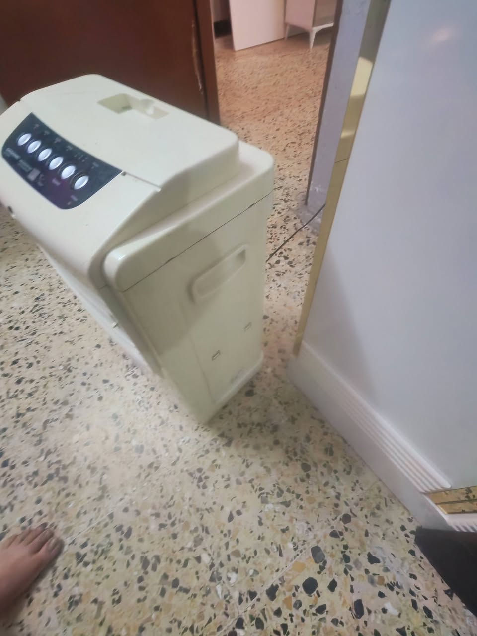 السلام عليكم كونفيرا عل شحن وكهرب بس باتري ما بيها شرط تفحص تأخذها باتري السياره هم تشتغل السعر٥٠ بيها مجال بسيط


**إذا كنت صاحب هذا الإعلان وتريد حذفه لأي سبب، رجاءا أرسل رسالة إلى الدعم الفني**