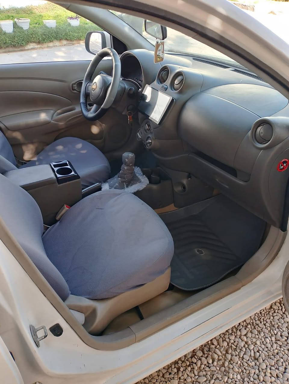 نيسان لاكشميباي موديل ٢٠١٤ براوةي دووبةي
اوتوماتيك ٢جام كارةبا
٤٠ورقةو مجال 

شوين كةلار 

***********
