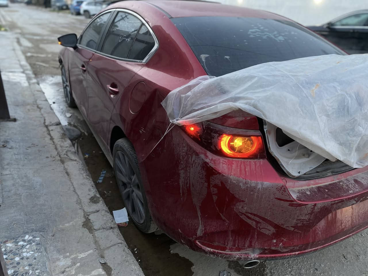 سلام عليكم للبيع بسعر مناسب 
Mazda 3 preferred 2023 
اعلى مواصفات تجي بالتنفس الطبيعي 
بصمة دخول ذكي
مري قلاب ويه الR 
فتحة 
كراسي كهرباء وتدفئة 
لايت داينمك متحرك زنون
حساس مطر للماسحات اوتو
خزن ميموري كشن 
حادث السياره مثل ما موضح كدامكم بدون شاصي بس يصير تعديل باللغد بسيط 
محركها 2500 المرغوب بدون تيربو وتو ويل 
سيارة ماشية 27 الف فقط 
السياره تشتغل وتمشي كهربائياتها كلها مفحوصة عند علي اللامي وكان تشخيصه بالمكان فقط بدلت جوزة بريك جانت عطلانه 
مكان السيارة بغداد تترقم جميع المحافظات 
للاستفسار ***********
