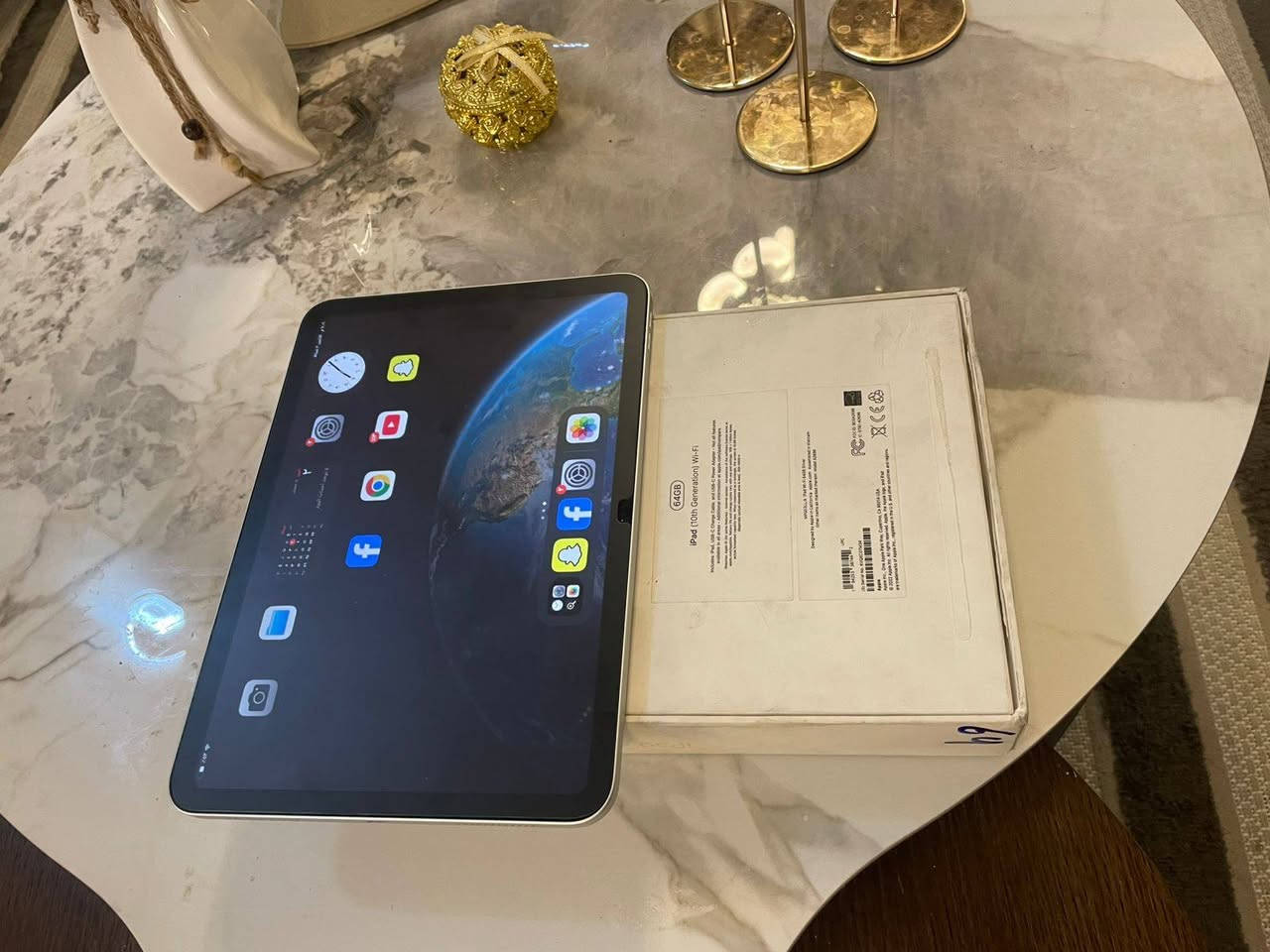 اي باد ١٠ ذاكرة ٦٤ نضافة ١٠٠ بعدة بالضمان بطارية ٩٥ ممصلح ومابي اي خلل وضمان، غراض كامة كارتونة اصلية مالتة ولاسق كسر اصلي مات،، السعر ٣١٠ ومجال جدا بسيط وبيتي بالمنصور واكو توصيل
***********
