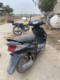 دراجات. للبيع سيفان وسكنس والايراني الاصفر شغال والصيني طافية سعرهن من...