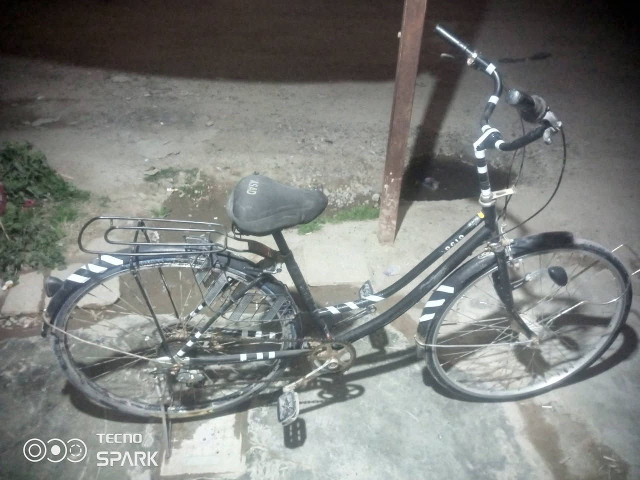 السلام عليكم بايسكل للبيع النوع ياباني اصلي حجم 27 السعر 45 وبي مجال الاتصال على  الرقم التالي ***********
