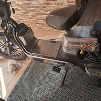 دراجه شحن جديدة جداا السعر ٤٠٠ وبيهه مجال.٠٧٨٣١١٠٠٠٨٨