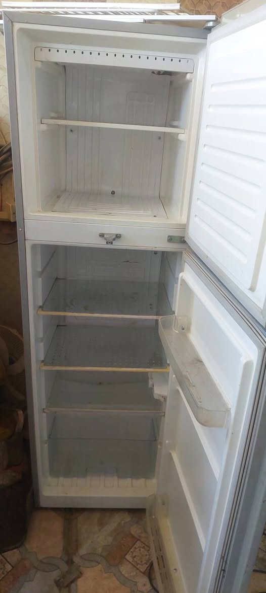 ثلاجه لبيع نضيفه شرط التجميد
*********** عمارة, ميسان
