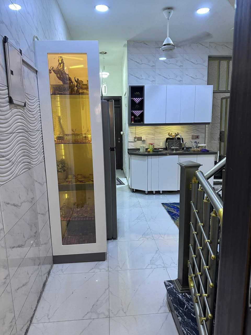 🏠مشتمل  80 متر  للبيع
الموقع الدوره بين الصحه وال60 موقع جداً ممتاز 

بناء حديث 2023 

🏣طابقين   

🌐واجهه 4نزال 18

🌐طابو زراعي اقرار محكمه 25 بأسمي 

🏨 الطابق الارضي يحتوي على صاله ومطبخ وغرفه نوم وصحيات وترك 

🌐والطابق الثاني غرفتين نوم وصحيات 

🏨سطحين وبيتونه 

🏨 عرض الشارع 10 متر  خدمات كامله مي  كهرباء تبليط مجاري 

ملاحظه / البيت يباع مع الاثاث والاثاث كله درجه اولى 

الاستفسار مراسله الصفحه او الاتصال على الرقم 
***********
