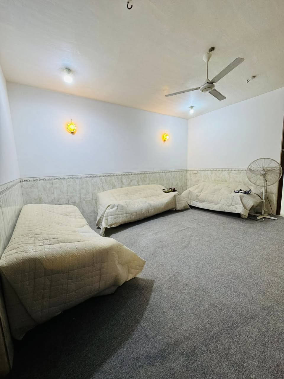 الســـــــــلام عليكــــــــم

دار طابو زراعي للبيع المساحه 275م 
🔵يحتوي على 2 نوم- وصاله -وكليدور  وصحيات - صاله - مع كراج سياره  وحديقه   - 
خدمات 🔵 
 ماء مجاري كهرباء تبليط - 

الموقع 📍 
نادر الثانيه  شارع زين العابدين 

              للاستفسار 
  مراسلة الصفحه او الاتصال على 

للاستفسار عن أي عقار يتم نشرة
      مراسلة الصفحه او الاتصال على 
          *********** - عمار الربيعي 📞 
         *********** - فقار الجنابي 📞
